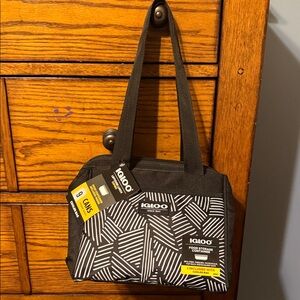 NWT Igloo Black and White Pattern Lunch Box/Cooler bag with Container